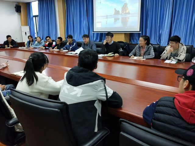 学院党委书记李国与同学们分享读书感悟