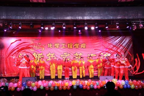 应化系舞蹈《红红中国结》