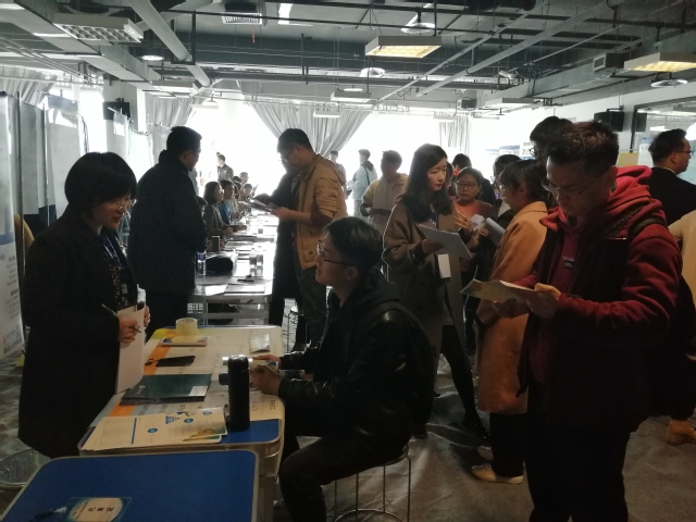 学生与企业交流 卡哈尔摄影