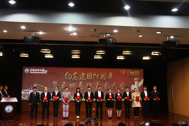 学院赫佩军、魏孟吉、孔德辉等三名老师获评&ldquo;优秀青年工作者&rdquo; 陈浩摄影