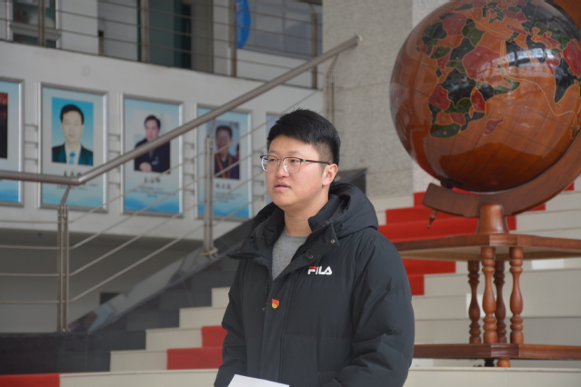 学生党总支副书记刘伟讲话 杨扬摄影