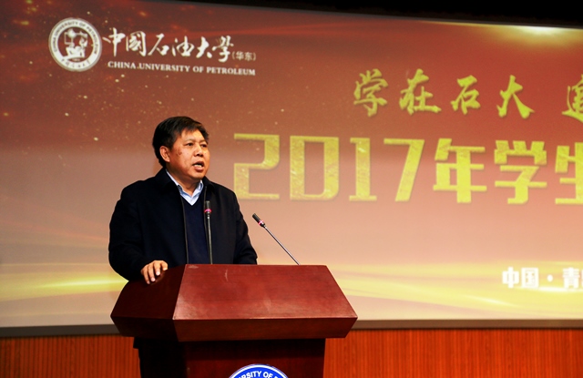 校长郝芳讲话 王大勇摄影 校长郝芳讲话 王大勇摄影